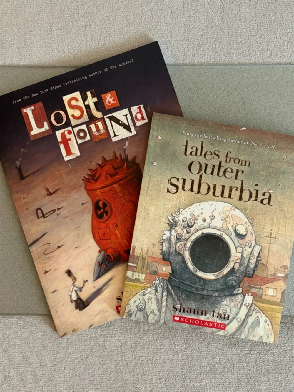 SCHOLASTIC 2 Shaun Tan books
